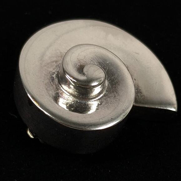 Vintage GIVENCHY Signed Silver Tone Swirl 3-D Shell Clip On Earrings - Picture 5 of 10